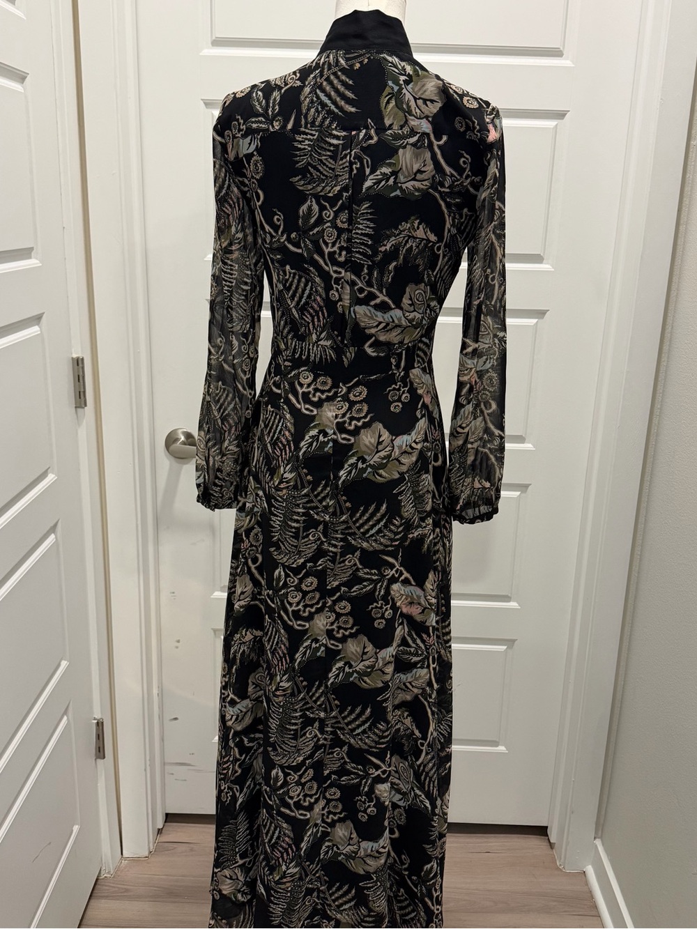 Floral Long Sleeve Black Maxi Dress with Leaf Print with Tie Neck and Pockets - Picture 5 of 9